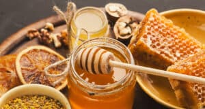 Is-Honey-a-Healthy-Sugar-Alternative-Exploring-the-Benefits-and-Uses