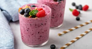 Berry-Vanilla-Oat-Smoothie